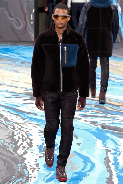 Look 25